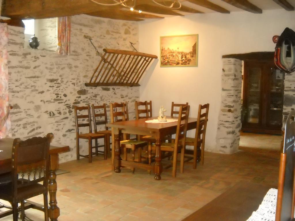 Domaine De La Cour Bed & Breakfast Sainte-Gemme-dʼAndigné Eksteriør bilde