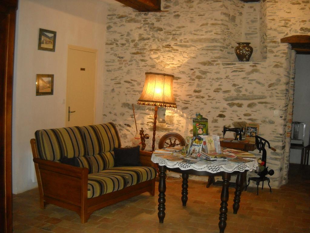 Domaine De La Cour Bed & Breakfast Sainte-Gemme-dʼAndigné Eksteriør bilde