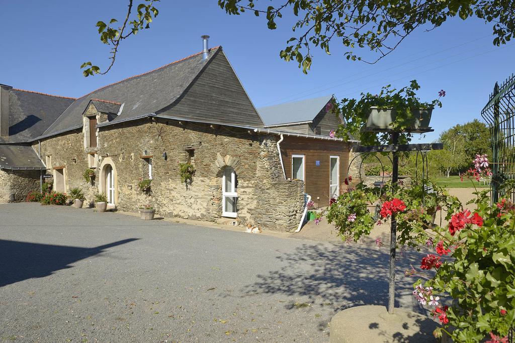 Domaine De La Cour Bed & Breakfast Sainte-Gemme-dʼAndigné Eksteriør bilde